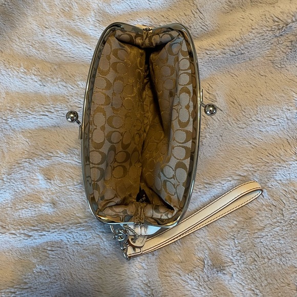 Coach wristlet - Picture 7 of 7